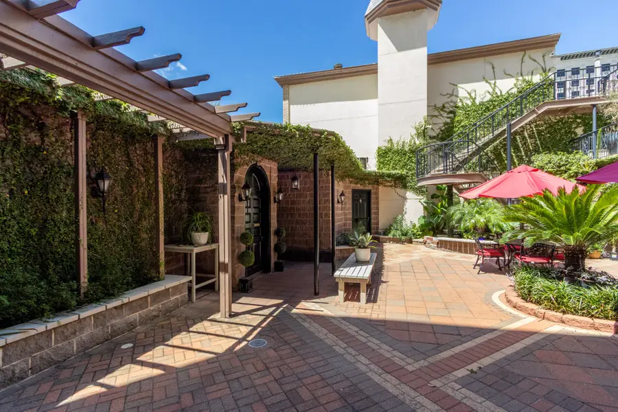 2102 Post Office Street Corner #8, Galveston, TX 77550 - Image #3