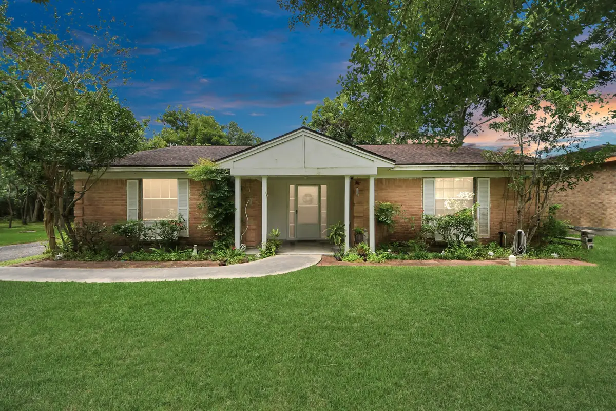 6122 Woodacres Drive, Hitchcock, TX 77563 - Image #1