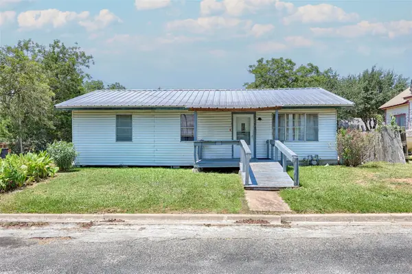 505 Kellett Avenue, Schulenburg, TX 78956