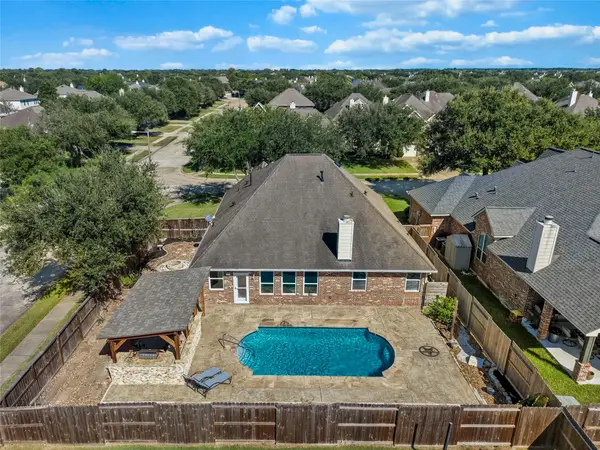 2201 Lilyglen Court, League City, TX 77573