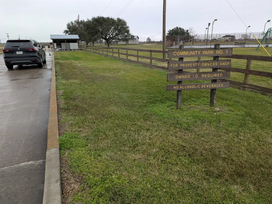 414 Brahman Trail, Angleton, TX 77515 - Image #3