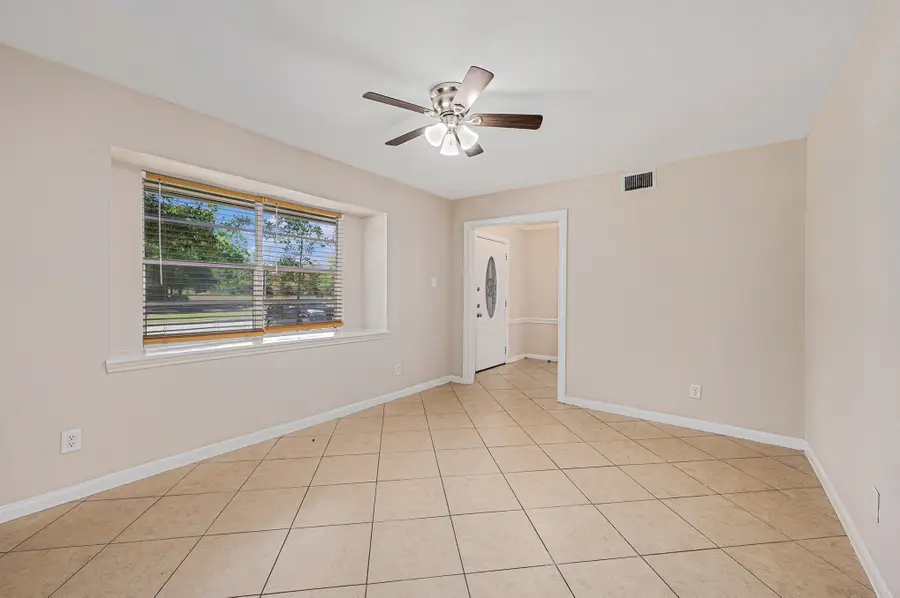 6046 W Airport Boulevard, Houston, TX 77035 - Image #3