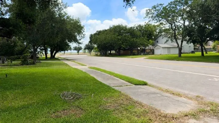 22 5th Avenue N, Texas City, TX 77590 - #3