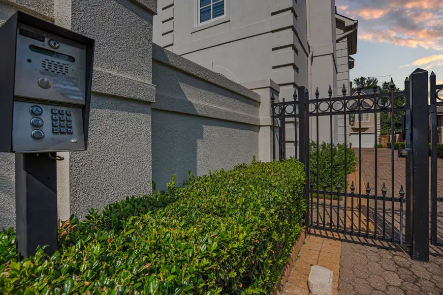 1211 Nantucket Drive #C, Houston, TX 77057 - Image #3