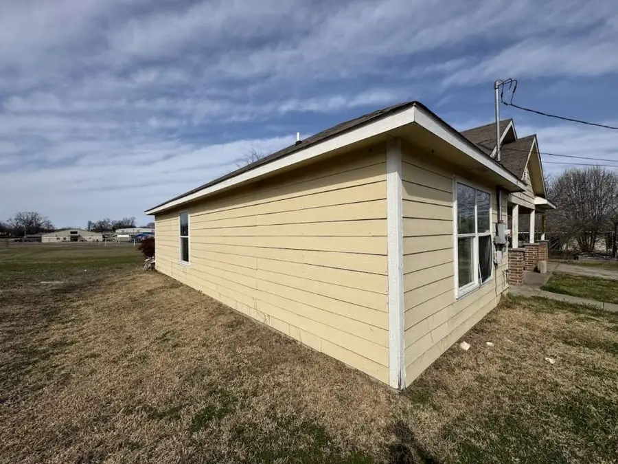 1009 W Houston Street, Clarksville, TX 75426 - Image #3