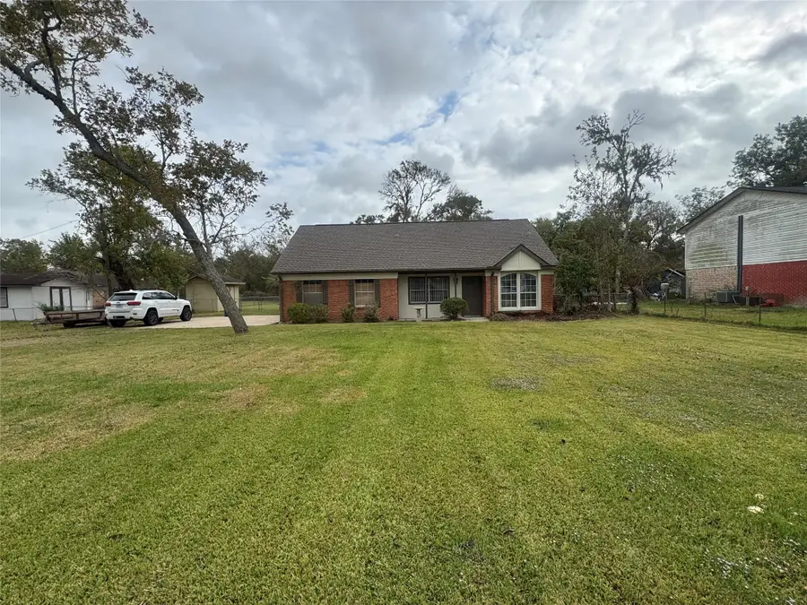114 Edgewater Street, Clute, TX 77531 - Image #3