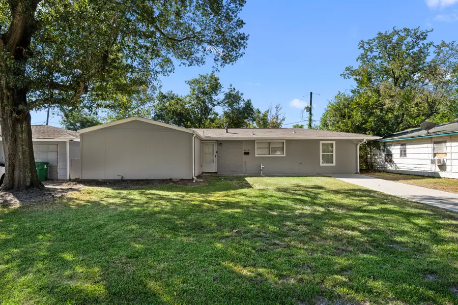 6138 Kenilwood Drive, Houston, TX 77033 - Image #2