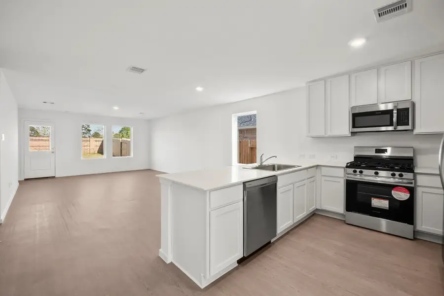 1117 Live Oak Avenue, Bay City, TX 77414 - Image #3