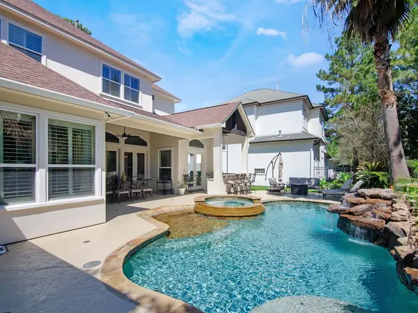 54 Kingscote Way, The Woodlands, TX 77382