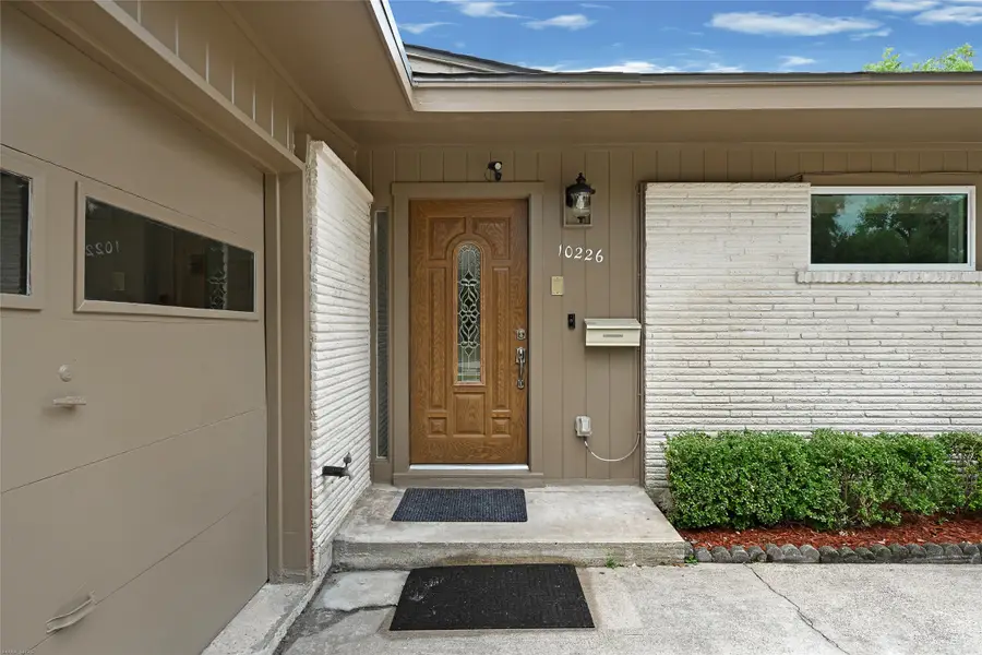 10226 Carlow Lane, La Porte, TX 77571 - Image #2