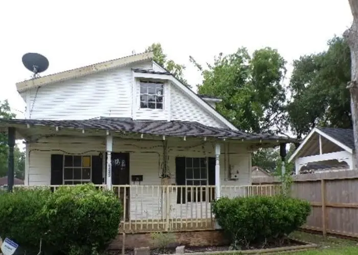 222 E Southland Avenue, Alvin, TX 77511 - Image #2