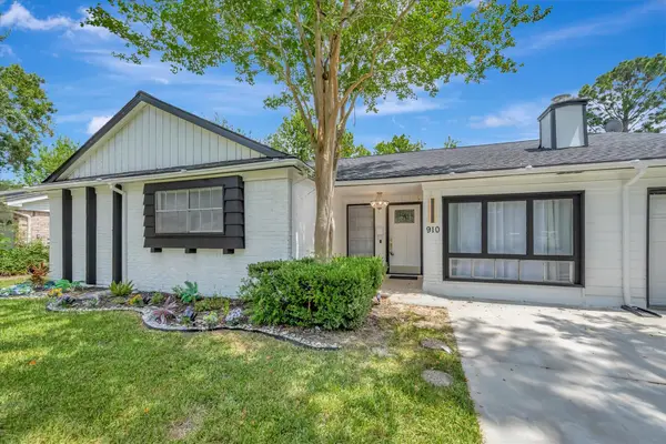 910 Beachcomber Lane, Houston, TX 77062