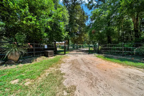 250 Jack Turner Road, Cleveland, TX 77328