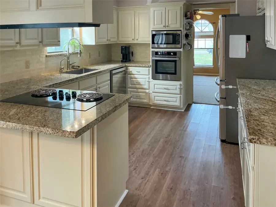 113 Flag Drive E, Lake Jackson, TX 77566 - #2