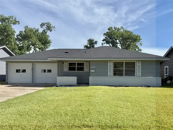 129 Chestnut Street, Lake Jackson, TX 77566