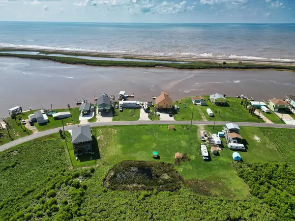 552 Private Road 675, Sargent, TX 77414