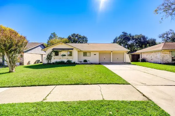 15818 Wandering Trail, Friendswood, TX 77546