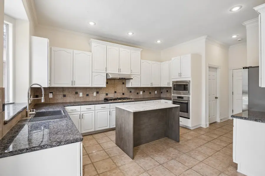 725 E 13th 1/2 Street, Houston, TX 77008 - #2