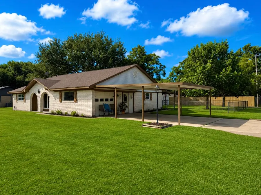 1302 Avenue H, Danbury, TX 77534 - #2