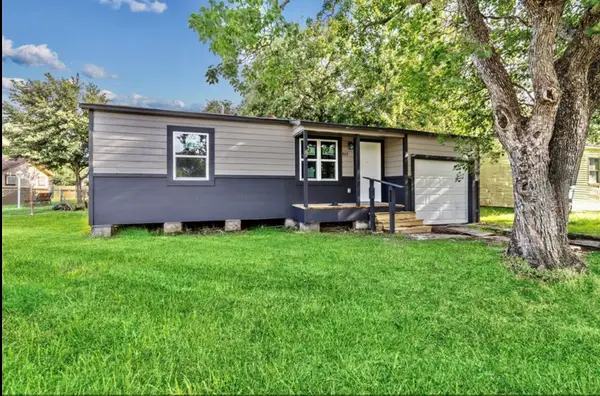 805 19th Avenue N, Texas City, TX 77590