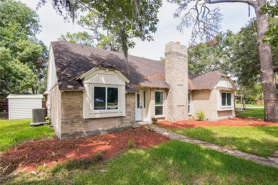 3820 Evergreen Drive, Dickinson, TX 77539 - Image #2