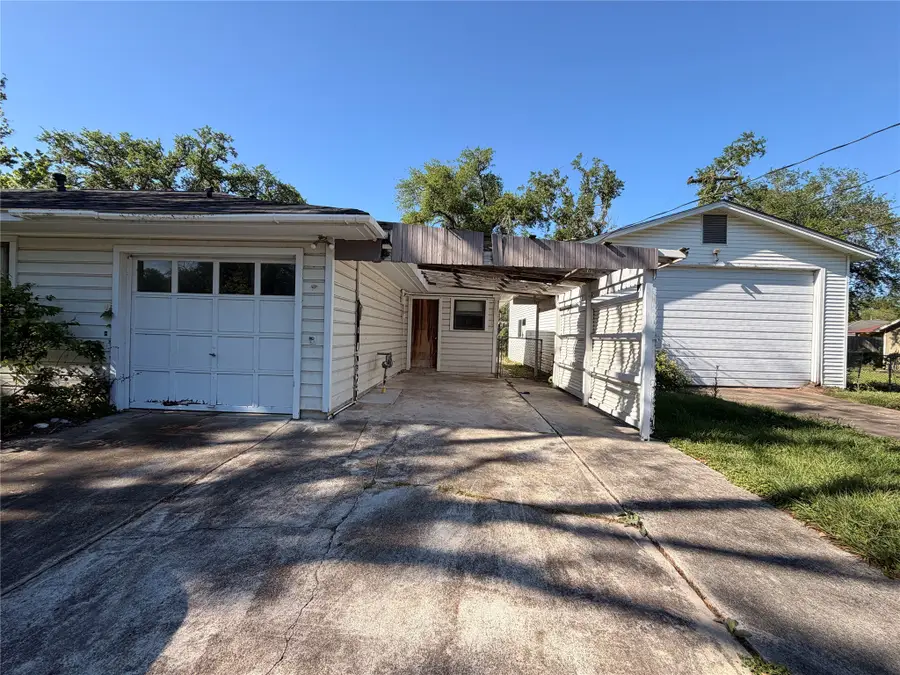 113 Cypress Street, Lake Jackson, TX 77566 - #2