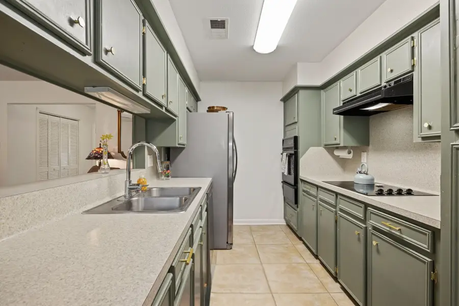 5705 Woodville Lane, Pearland, TX 77584 - Image #2