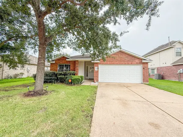 6009 Village Grove Drive, Pearland, TX 77581