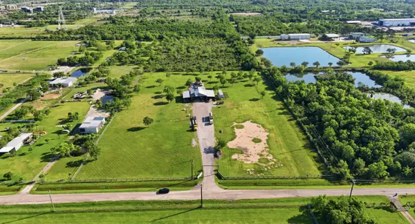 5704 Avenue Q W, Dickinson, TX 77539