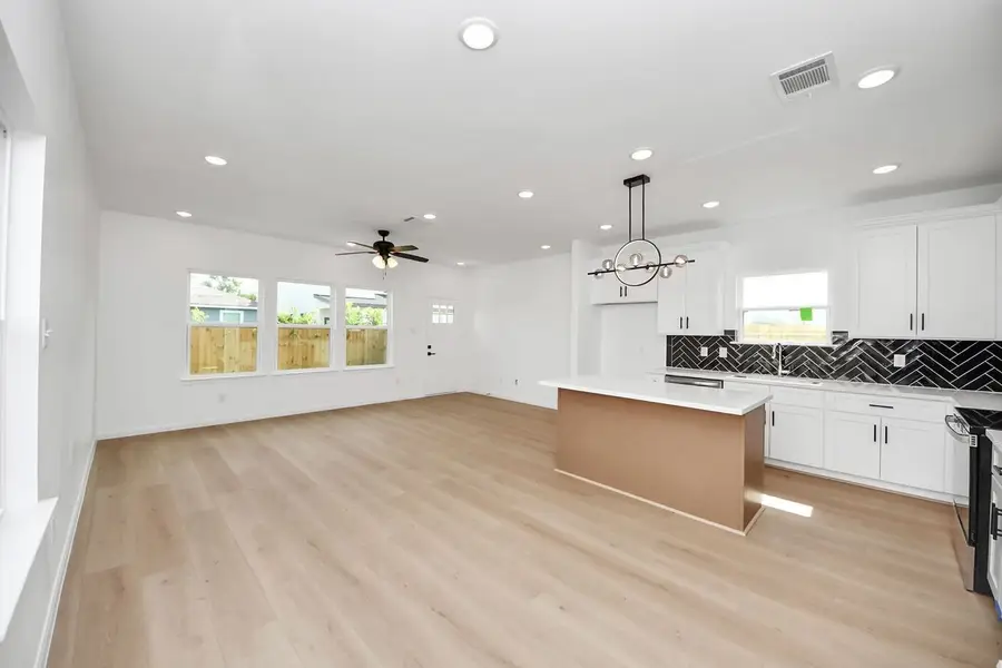 8653 Sunderland Road, Houston, TX 77028 - Image #2