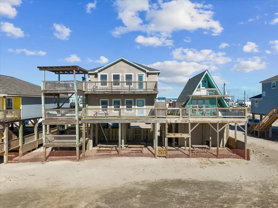109 Beach Dr, Surfside Beach, TX 77541 - Image #2