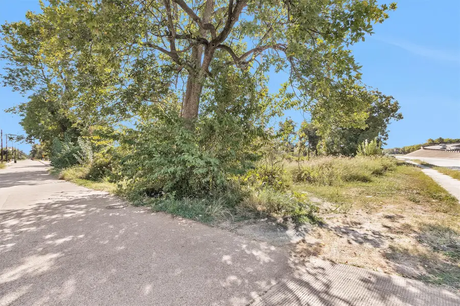 5025 Falls Street, Houston, TX 77026 - Image #2