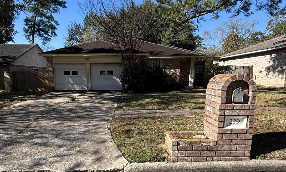 229 Oxford Drive, Conroe, TX 77303 - Image #1