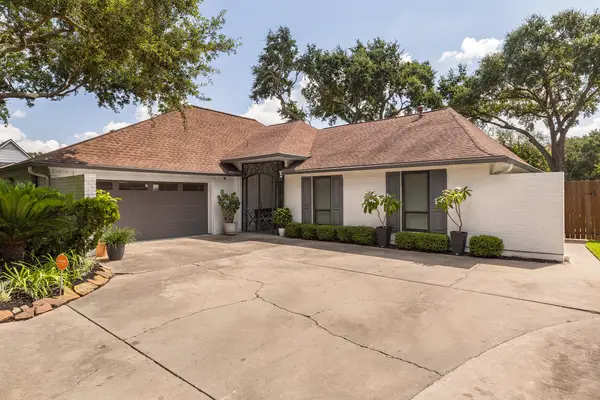 906 Eva Drive, Katy, TX 77493