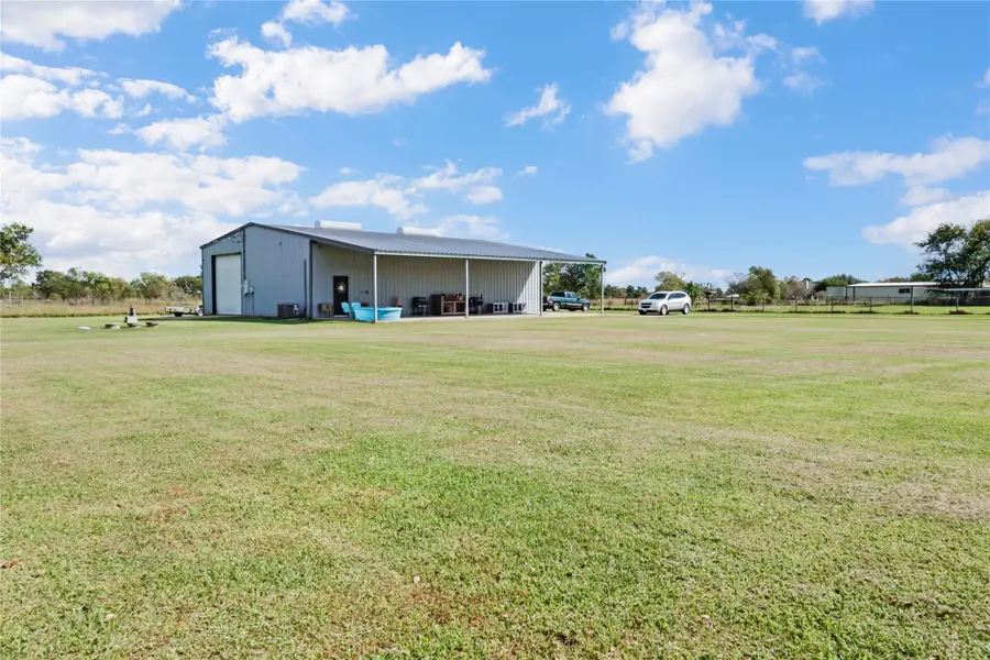 2923 County Road 209, Danbury, TX 77534 - Image #2