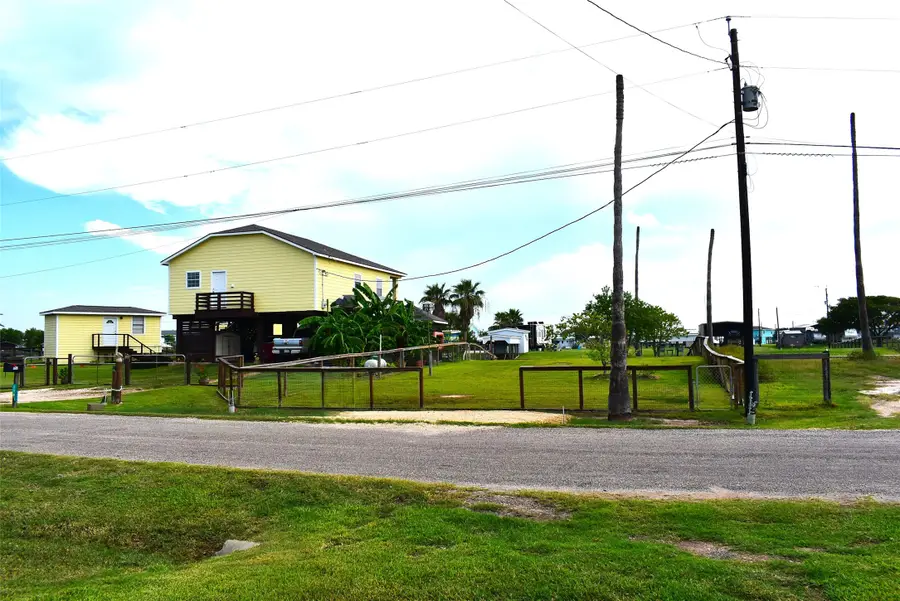 1197 County Road 202, Sargent, TX 77414 - Image #3