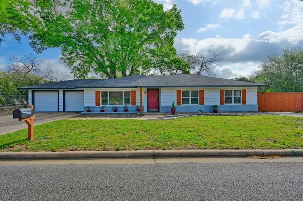 1607 S Chappell Hill Street, Brenham, TX 77833