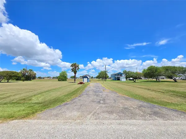 937 Bayview Drive, Palacios, TX 77465