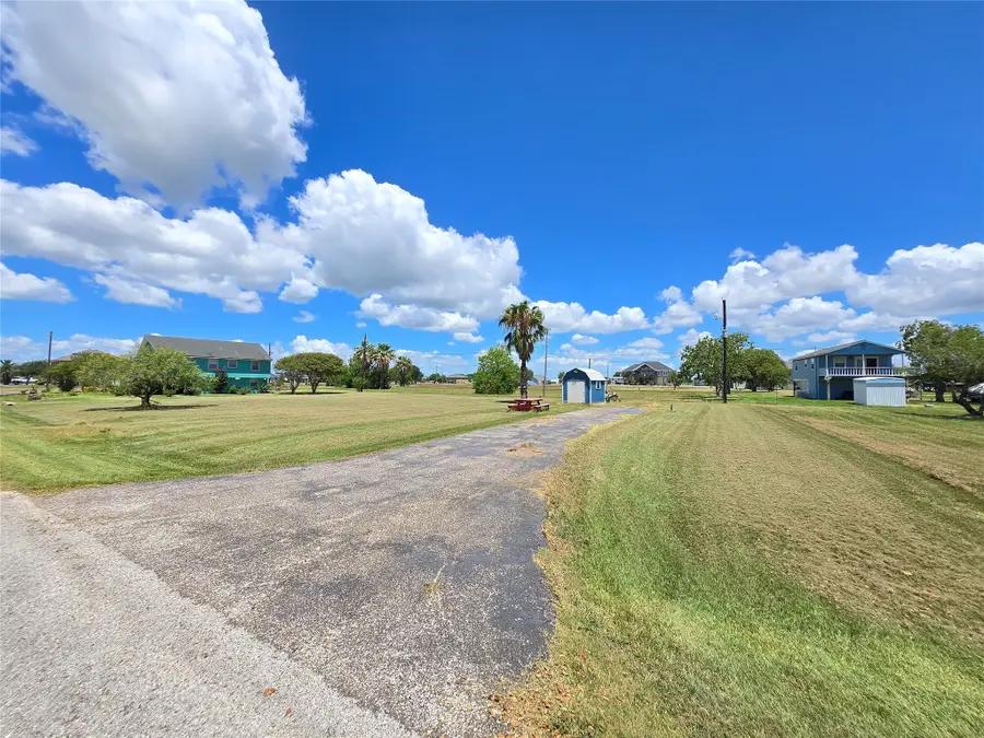 937 Bayview Drive, Palacios, TX 77465 - Image #3