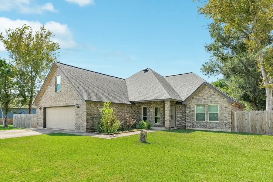 46 Ivy Court, Jones Creek, TX 77541 - Image #2