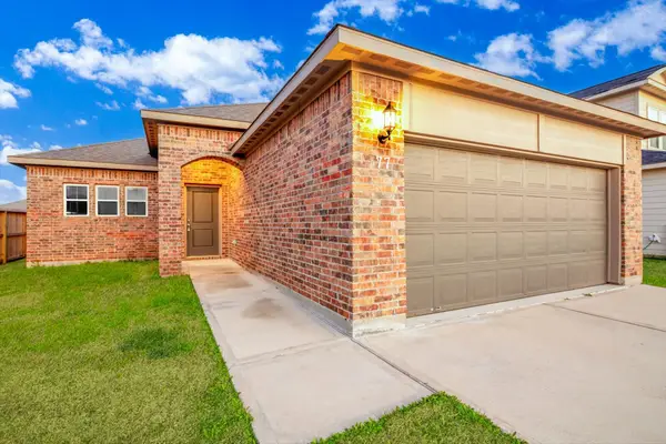 77 County Road 5102c, Cleveland, TX 77327