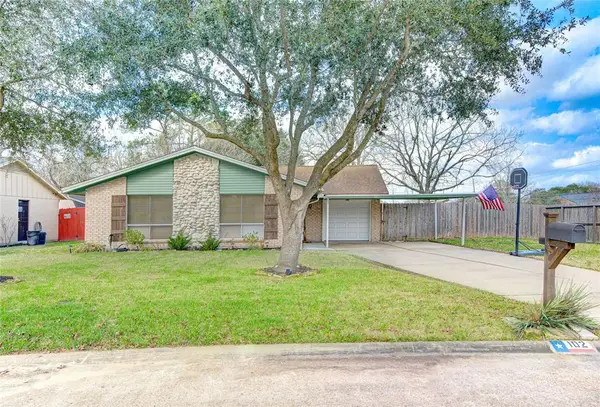 102 Lottie Lane, Friendswood, TX 77546