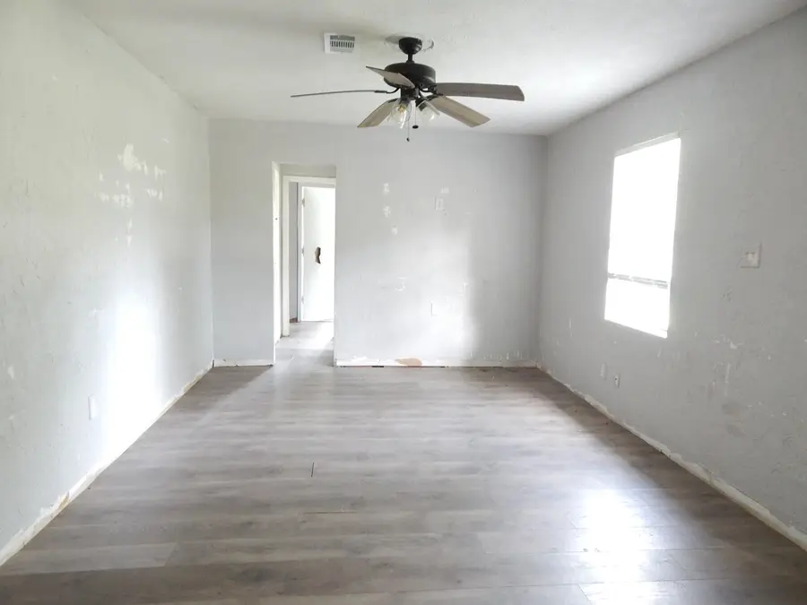 10 E Watson Street, Willis, TX 77378 - Image #2