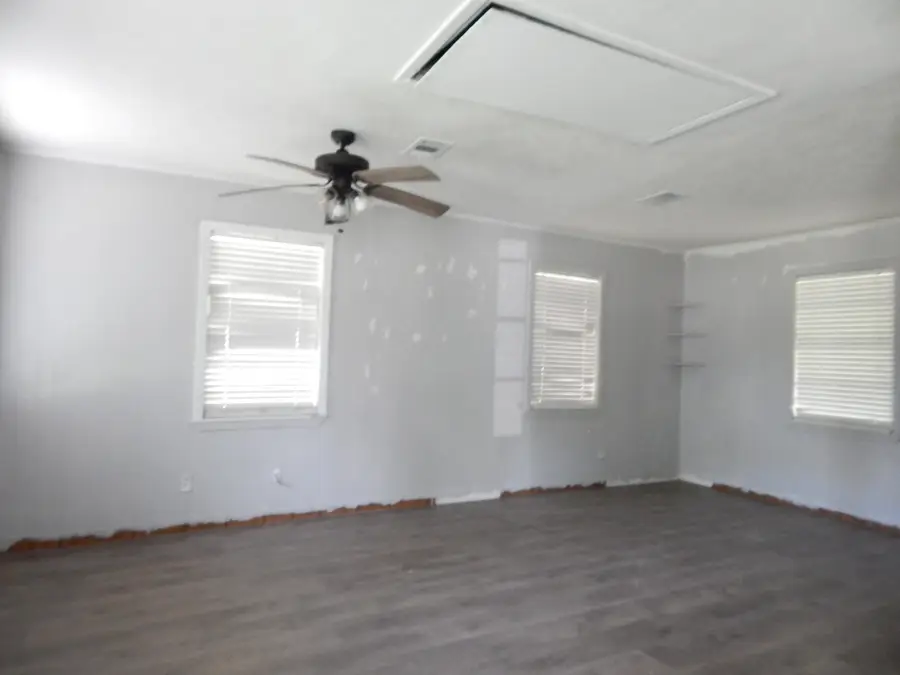 10 E Watson Street, Willis, TX 77378 - Image #3