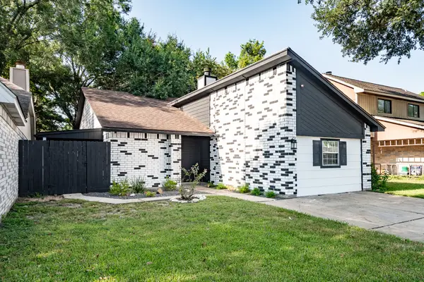 30 Crestbriar Court, Baytown, TX 77521