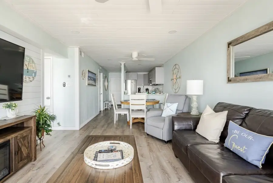 7310 Seawall Boulevard #806, Galveston, TX 77551 - #3