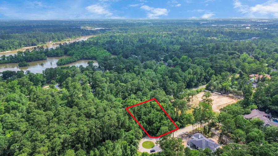 22 Majestic Falls Dr Drive, Kingwood, TX 77339 - Image #2