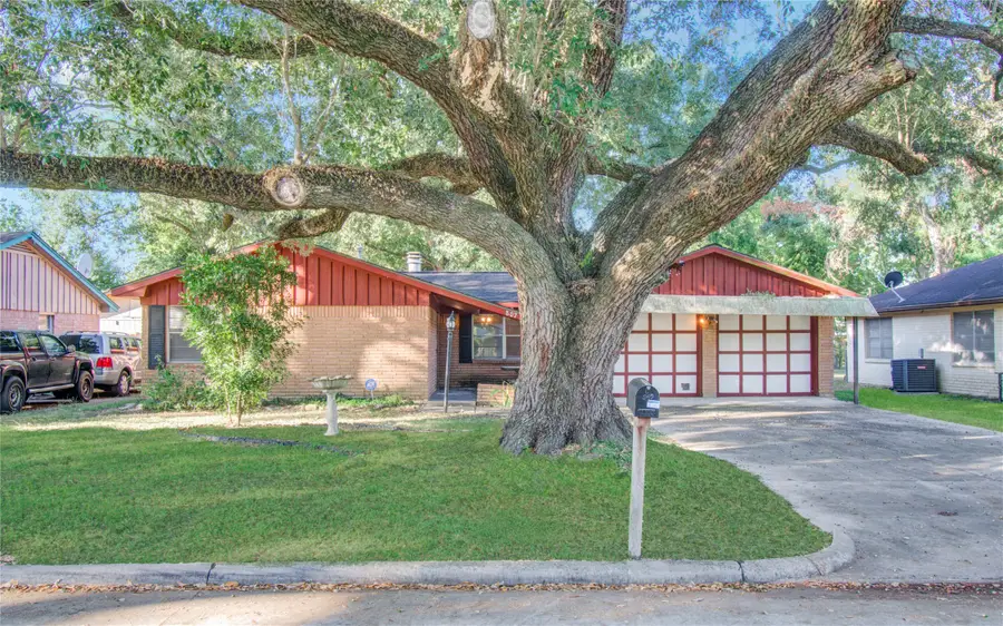 807 Golf Court, Stafford, TX 77477 - Image #2