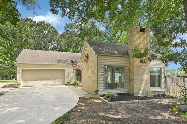 71 April Wind Drive S, Conroe, TX 77356