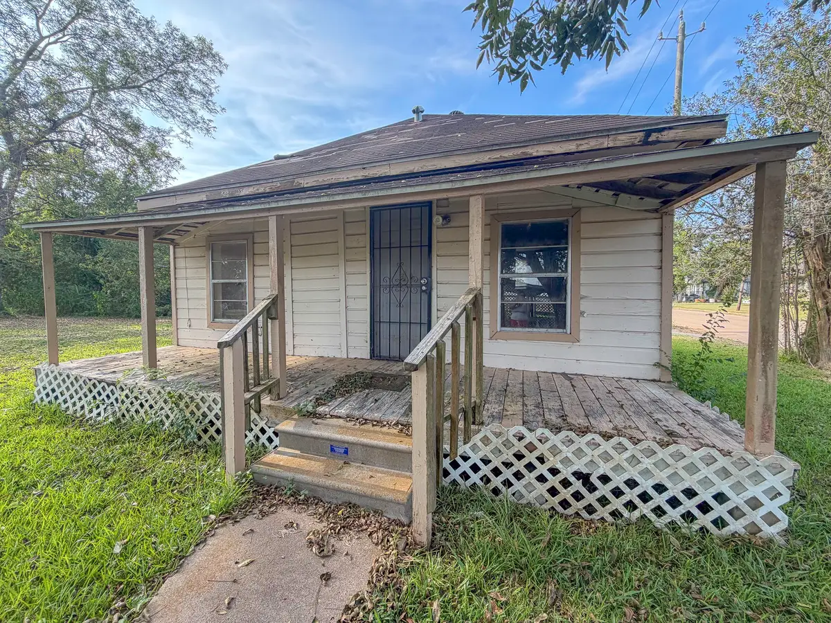 702 Mattie Street, Wharton, TX 77488 - #1